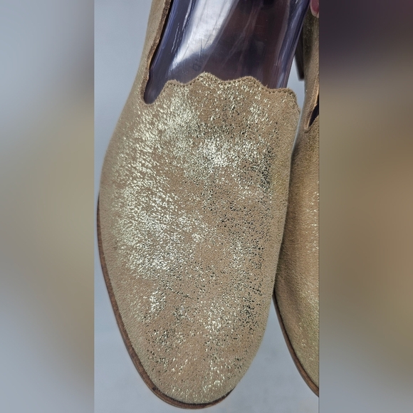 Lucky Brand Chaslie Leather Scalloped Gold Tan Metallic Slip On Loafers Size 8.5 - Picture 3 of 13